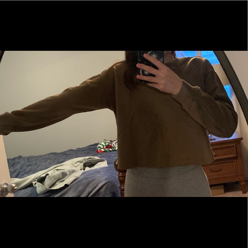 Women’s long sleeve crop